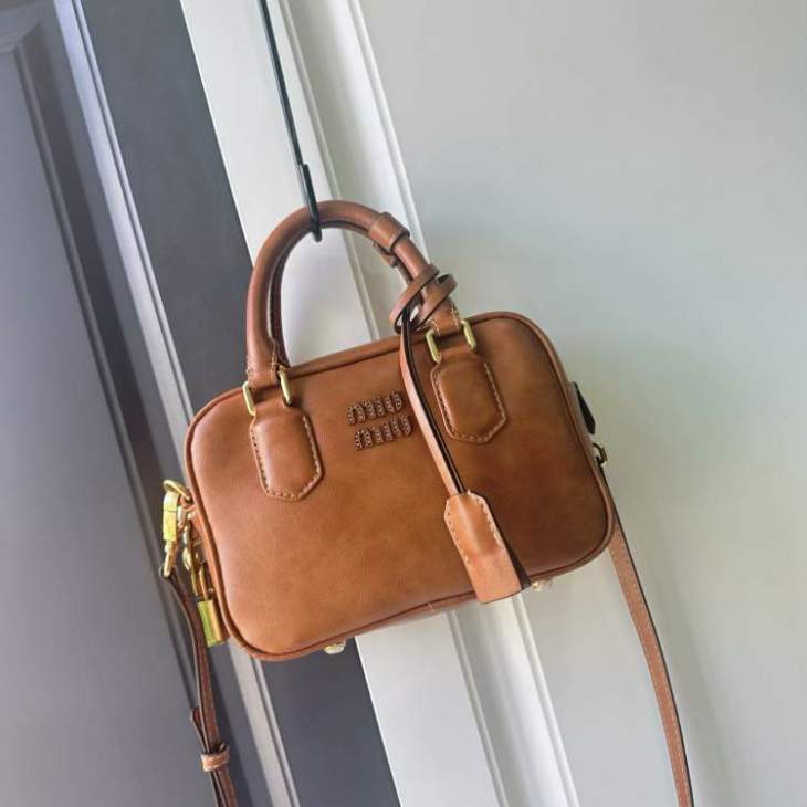 Picture of Miu Miu Handbags _SKUfw235000014fw